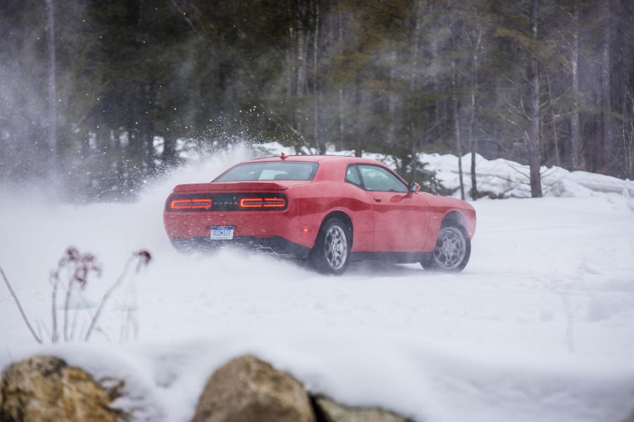  Dodge Challenger GT AWD 2016 года  (фото 27 из 33)